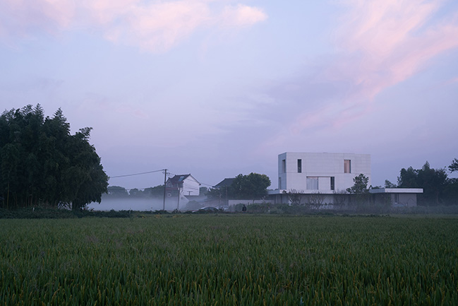 Jun Meng: A House of Light by LQS Architects