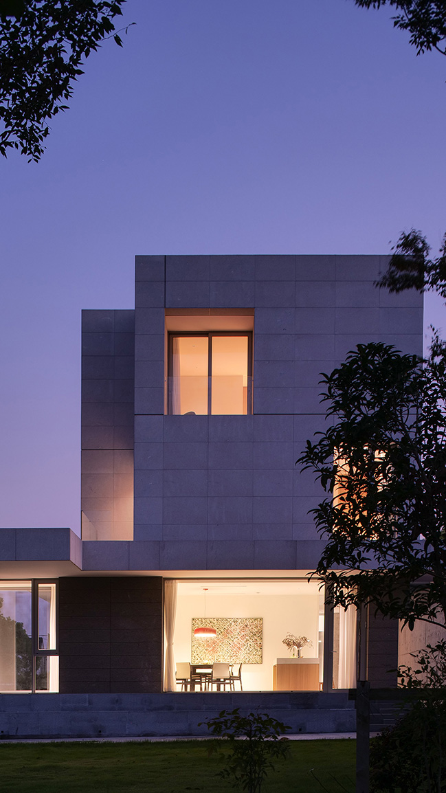 Jun Meng: A House of Light by LQS Architects