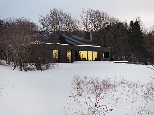 House on the river by Atelier Échelle