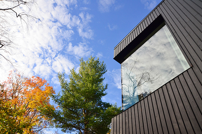 Contemporary home between lake and forest by LOCUS architecture+design