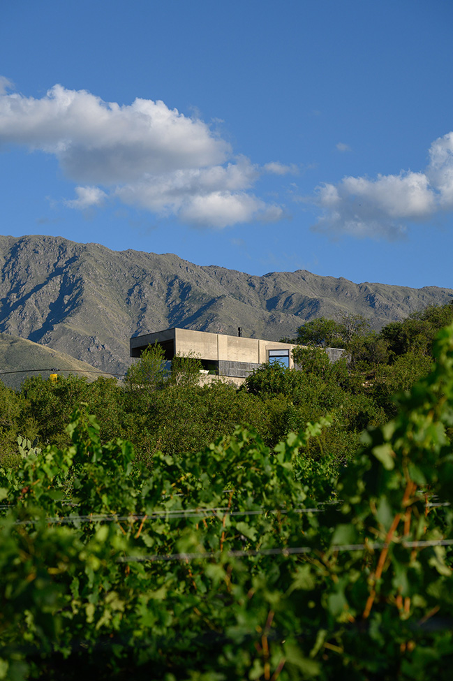 Lodge JR by Paul Dragicevic | House in the moutains