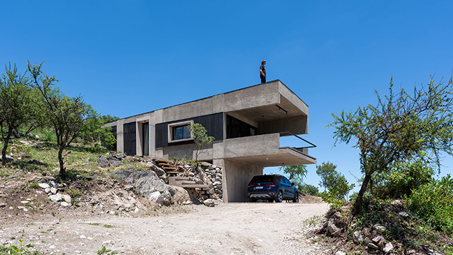 Lodge JR by Paul Dragicevic | House in the moutains