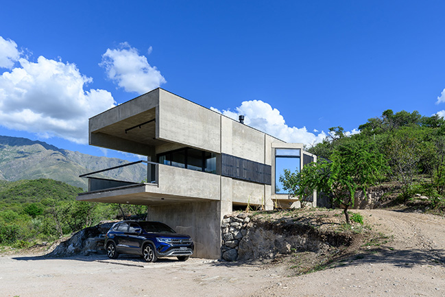 Lodge JR by Paul Dragicevic | House in the moutains