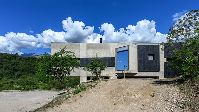 Lodge JR by Paul Dragicevic | House in the moutains