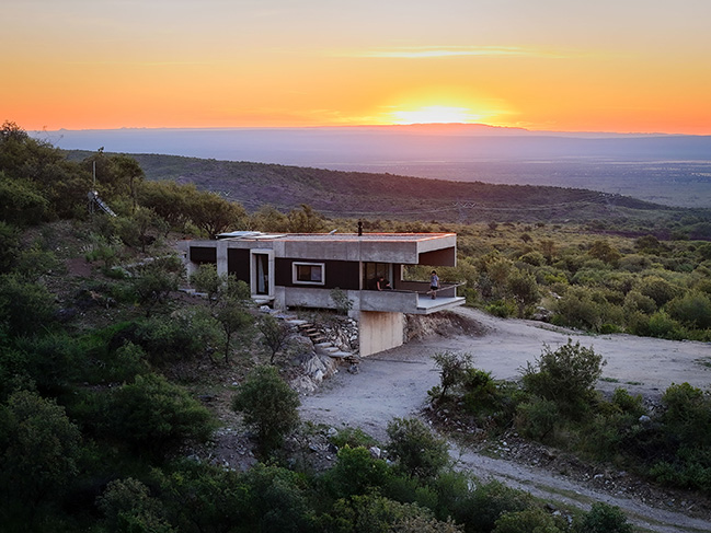 Lodge JR by Paul Dragicevic | House in the moutains