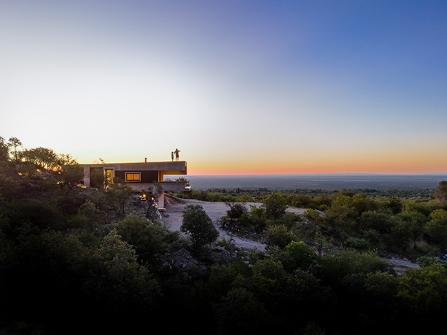 Lodge JR by Paul Dragicevic | House in the moutains