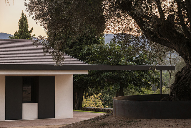 Can Bellpuig by Francesc Rifé Studio | A summer home overlooking the lake of Banyoles