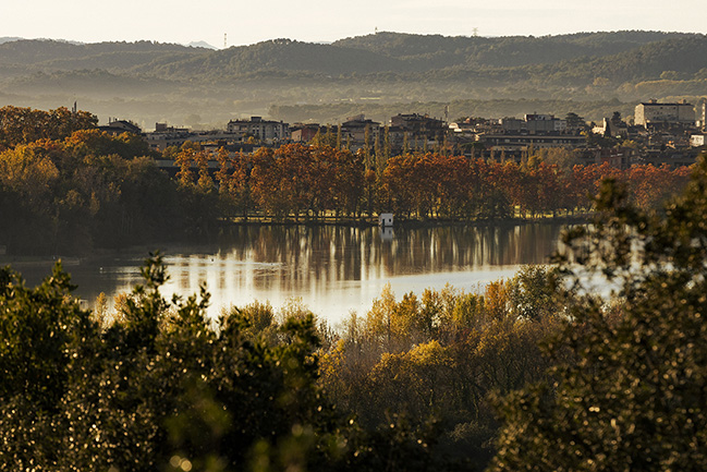 Can Bellpuig by Francesc Rifé Studio | A summer home overlooking the lake of Banyoles