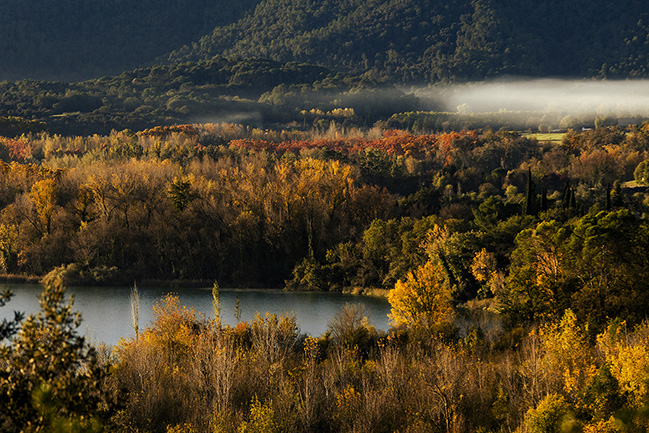 Can Bellpuig by Francesc Rifé Studio | A summer home overlooking the lake of Banyoles