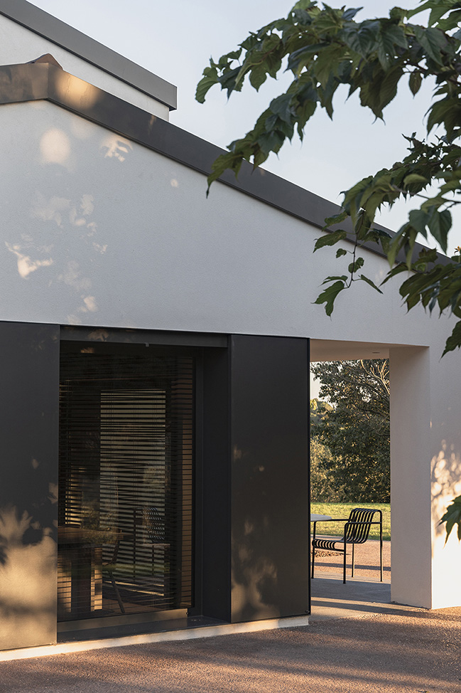 Can Bellpuig by Francesc Rifé Studio | A summer home overlooking the lake of Banyoles