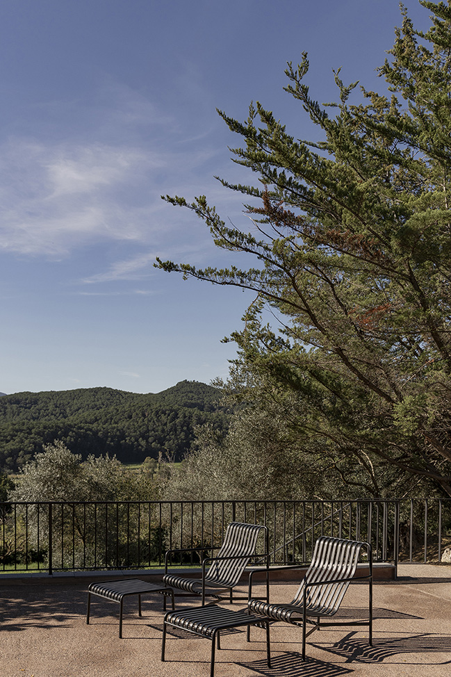 Can Bellpuig by Francesc Rifé Studio | A summer home overlooking the lake of Banyoles