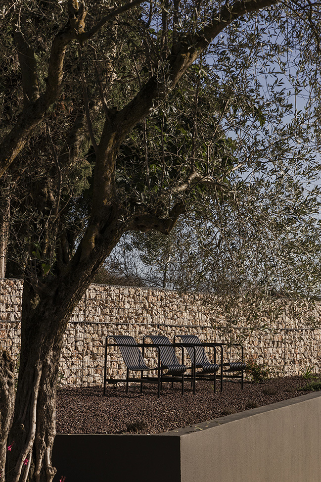 Can Bellpuig by Francesc Rifé Studio | A summer home overlooking the lake of Banyoles