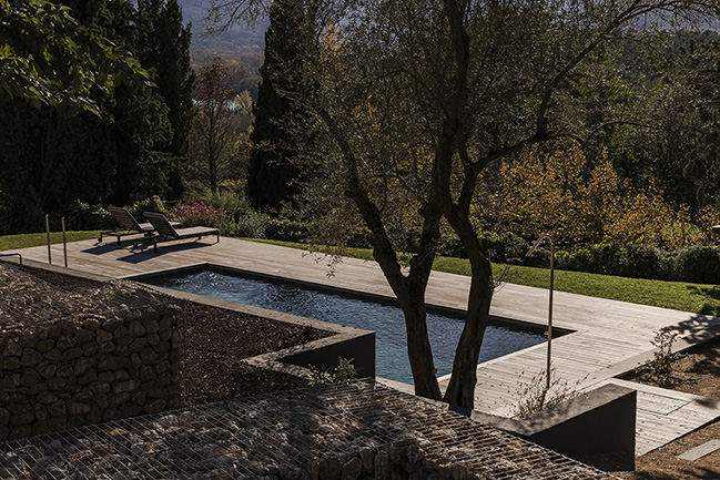 Can Bellpuig by Francesc Rifé Studio | A summer home overlooking the lake of Banyoles