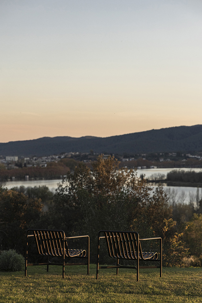 Can Bellpuig by Francesc Rifé Studio | A summer home overlooking the lake of Banyoles