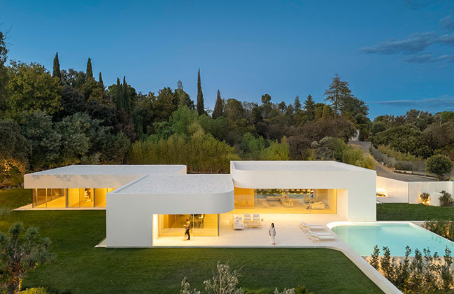 Villa 18 by Fran Silvestre Arquitectos