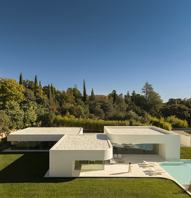 Villa 18 by Fran Silvestre Arquitectos