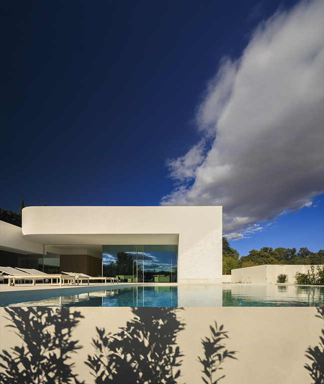 Villa 18 by Fran Silvestre Arquitectos