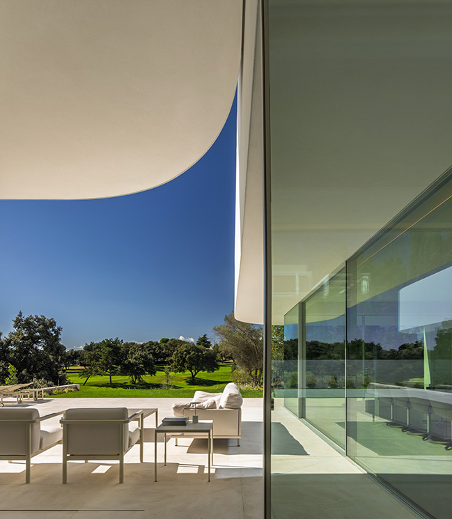 Villa 18 by Fran Silvestre Arquitectos