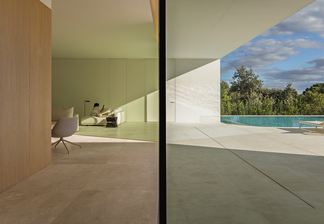 Villa 18 by Fran Silvestre Arquitectos