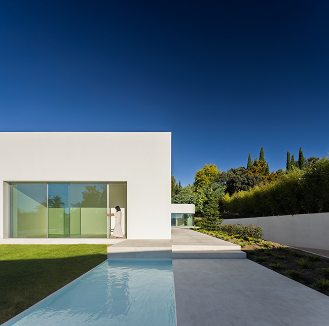 Villa 18 by Fran Silvestre Arquitectos