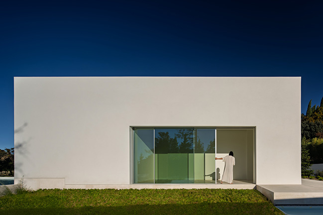 Villa 18 by Fran Silvestre Arquitectos