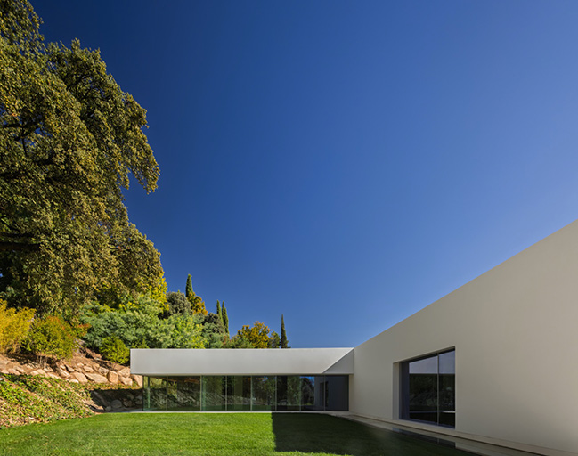 Villa 18 by Fran Silvestre Arquitectos