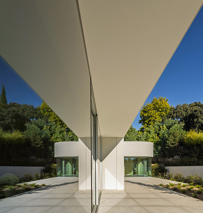 Villa 18 by Fran Silvestre Arquitectos