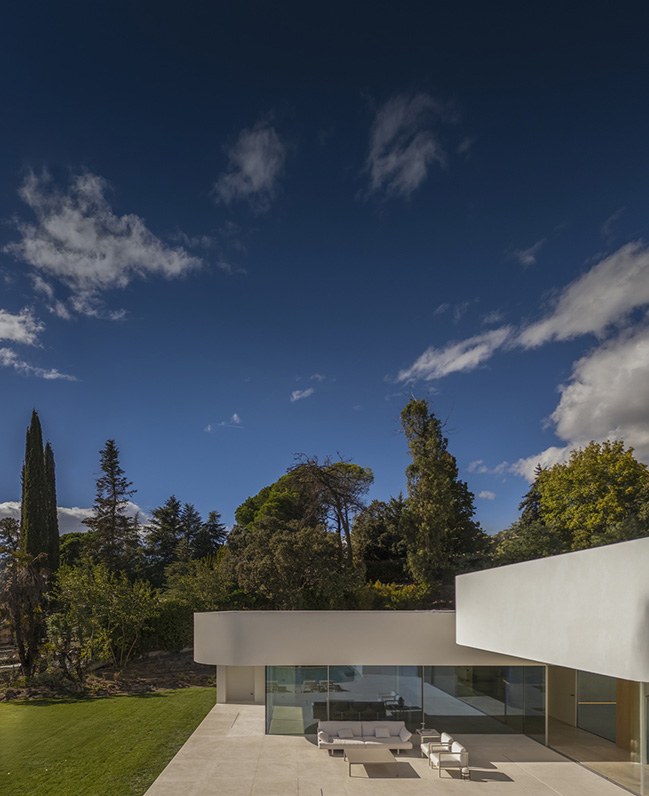 Villa 18 by Fran Silvestre Arquitectos