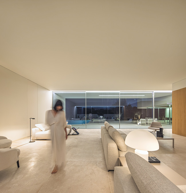 Villa 18 by Fran Silvestre Arquitectos