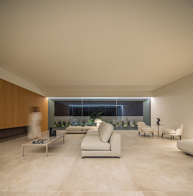 Villa 18 by Fran Silvestre Arquitectos