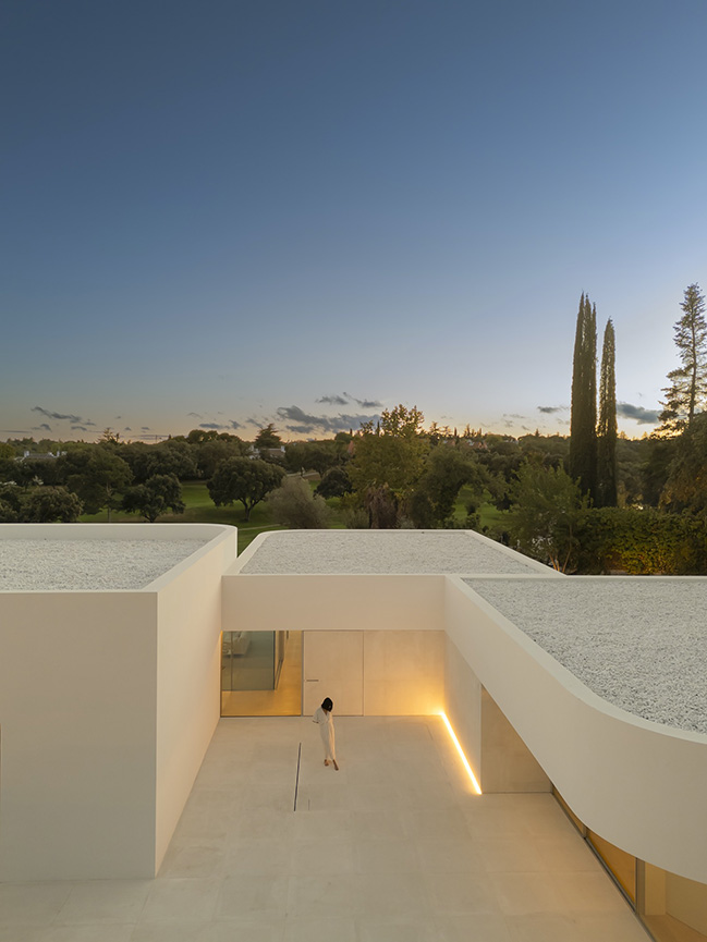 Villa 18 by Fran Silvestre Arquitectos