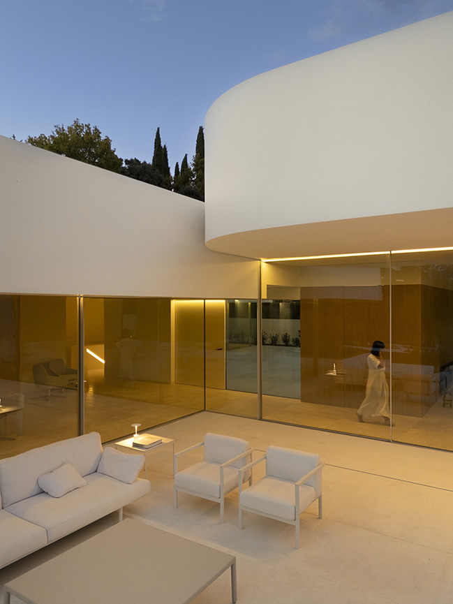 Villa 18 by Fran Silvestre Arquitectos