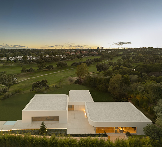 Villa 18 by Fran Silvestre Arquitectos