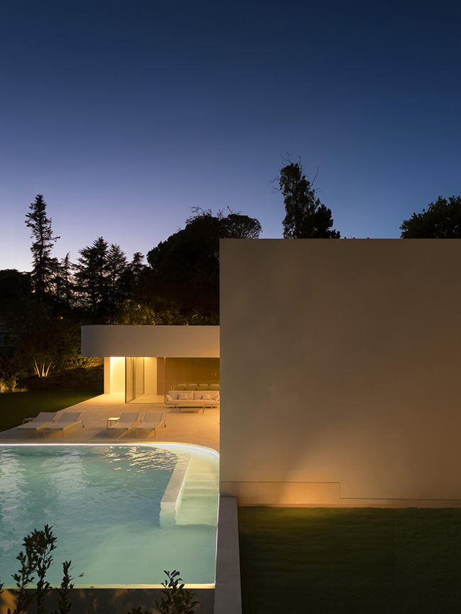 Villa 18 by Fran Silvestre Arquitectos