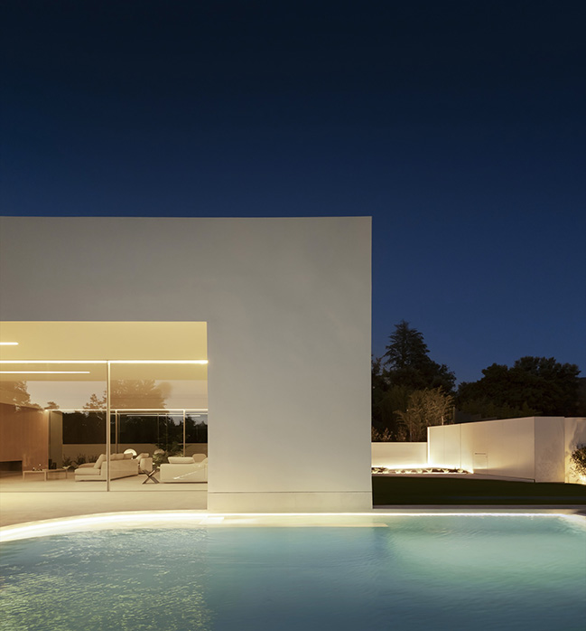 Villa 18 by Fran Silvestre Arquitectos