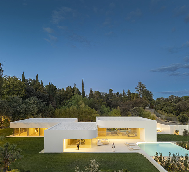 Villa 18 by Fran Silvestre Arquitectos