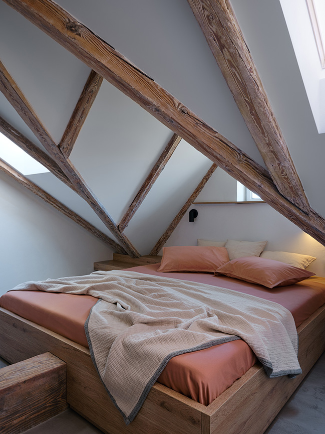 Arbes Square Apartment by Formafatal