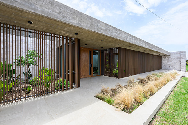 Casa Galera by KARLEN + CLEMENTE