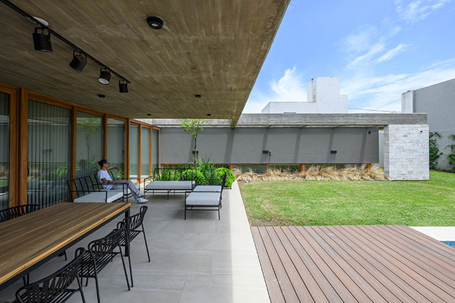 Casa Galera by KARLEN + CLEMENTE