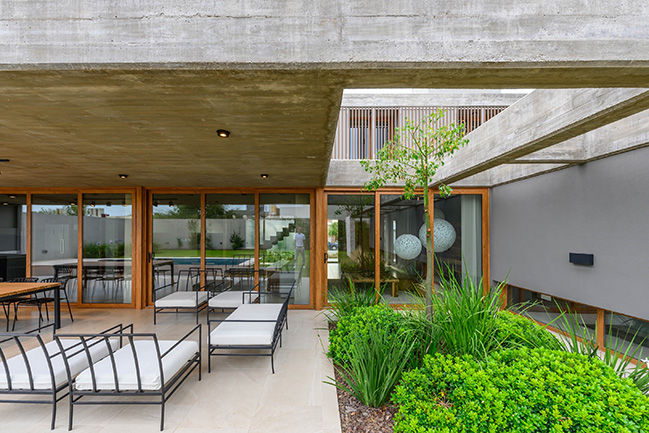 Casa Galera by KARLEN + CLEMENTE