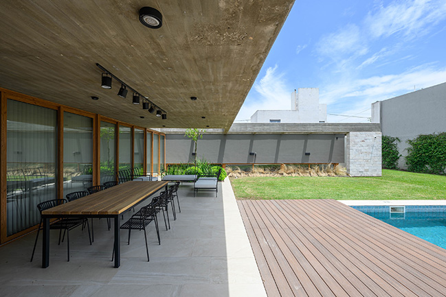 Casa Galera by KARLEN + CLEMENTE