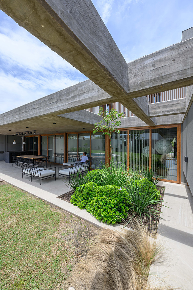 Casa Galera by KARLEN + CLEMENTE