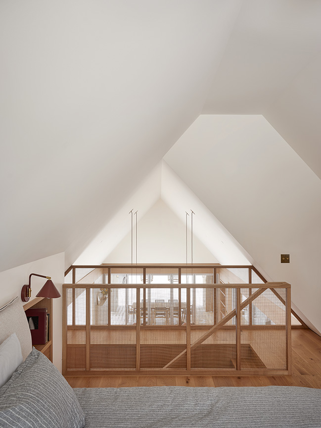 House on the Pond by Atelier Échelle