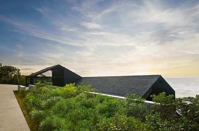 Montauk by SAOTA x Rafael de Cárdenas | A Secluded Summer Sanctuary in Montauk