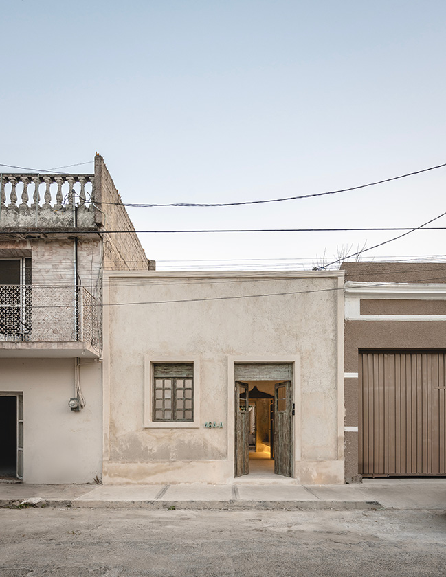 Casa Habitación by Veinte Diezz Arquitectos | Transforms an abandoned into a serene indoor-outdoor dwelling