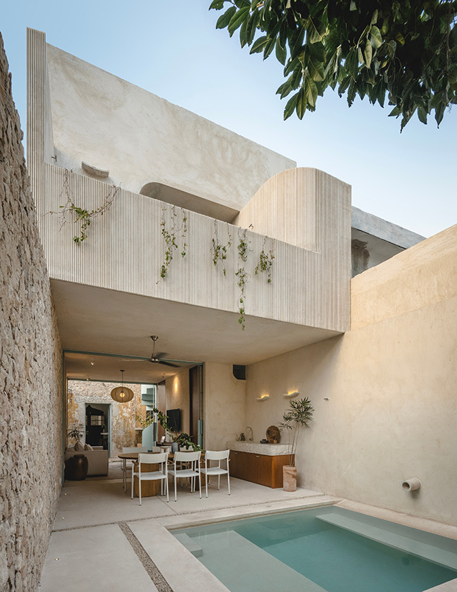 Casa Habitación by Veinte Diezz Arquitectos | Transforms an abandoned into a serene indoor-outdoor dwelling
