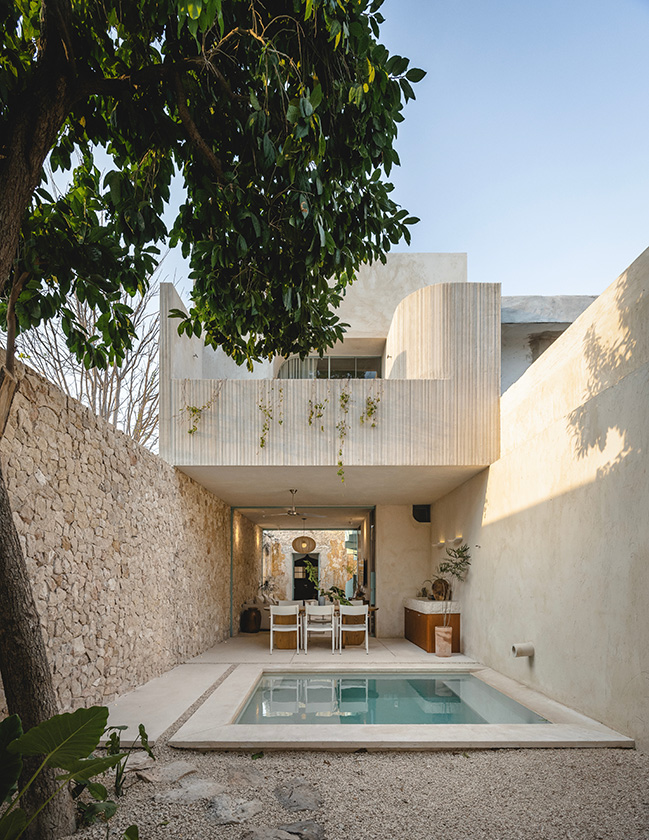 Casa Habitación by Veinte Diezz Arquitectos | Transforms an abandoned into a serene indoor-outdoor dwelling