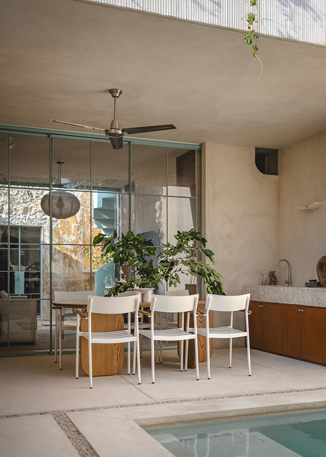 Casa Habitación by Veinte Diezz Arquitectos | Transforms an abandoned into a serene indoor-outdoor dwelling