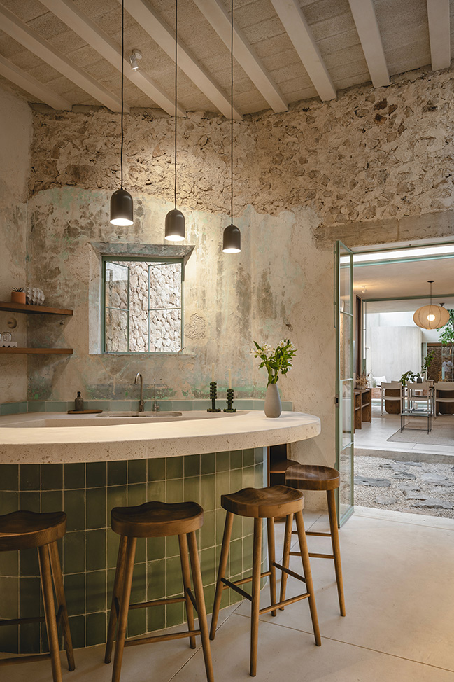 Casa Habitación by Veinte Diezz Arquitectos | Transforms an abandoned into a serene indoor-outdoor dwelling