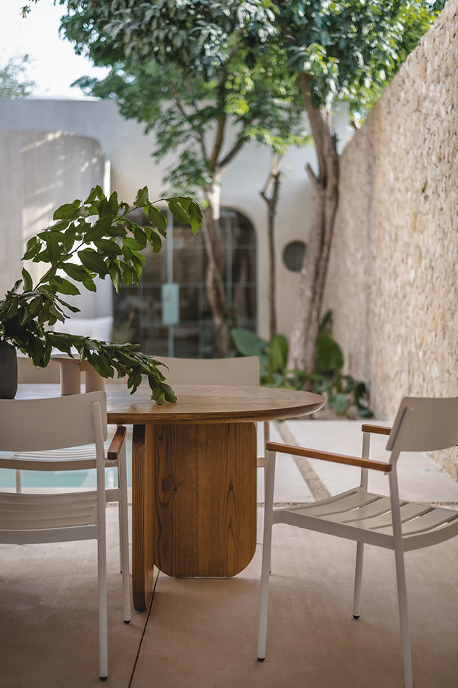 Casa Habitación by Veinte Diezz Arquitectos | Transforms an abandoned into a serene indoor-outdoor dwelling